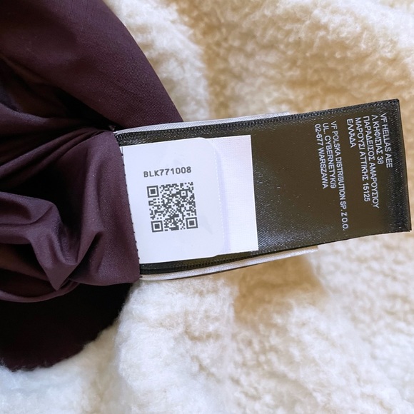 The North Face Women’s Cuchillo Reversible Root Brown Burgundy Vest - Picture 8 of 9